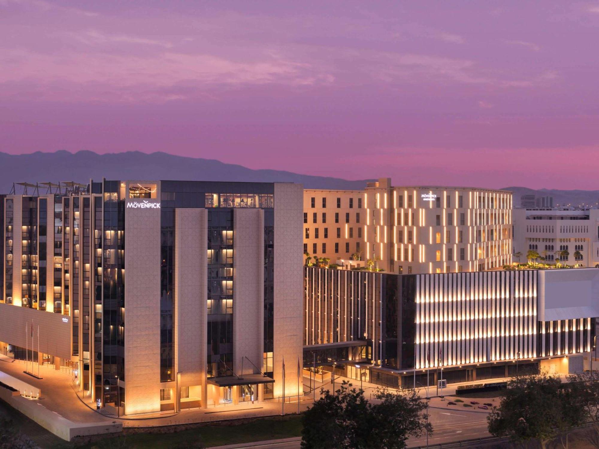 Moevenpick Hotel & Apartments Ghala Maskat Zewnętrze zdjęcie The West End
