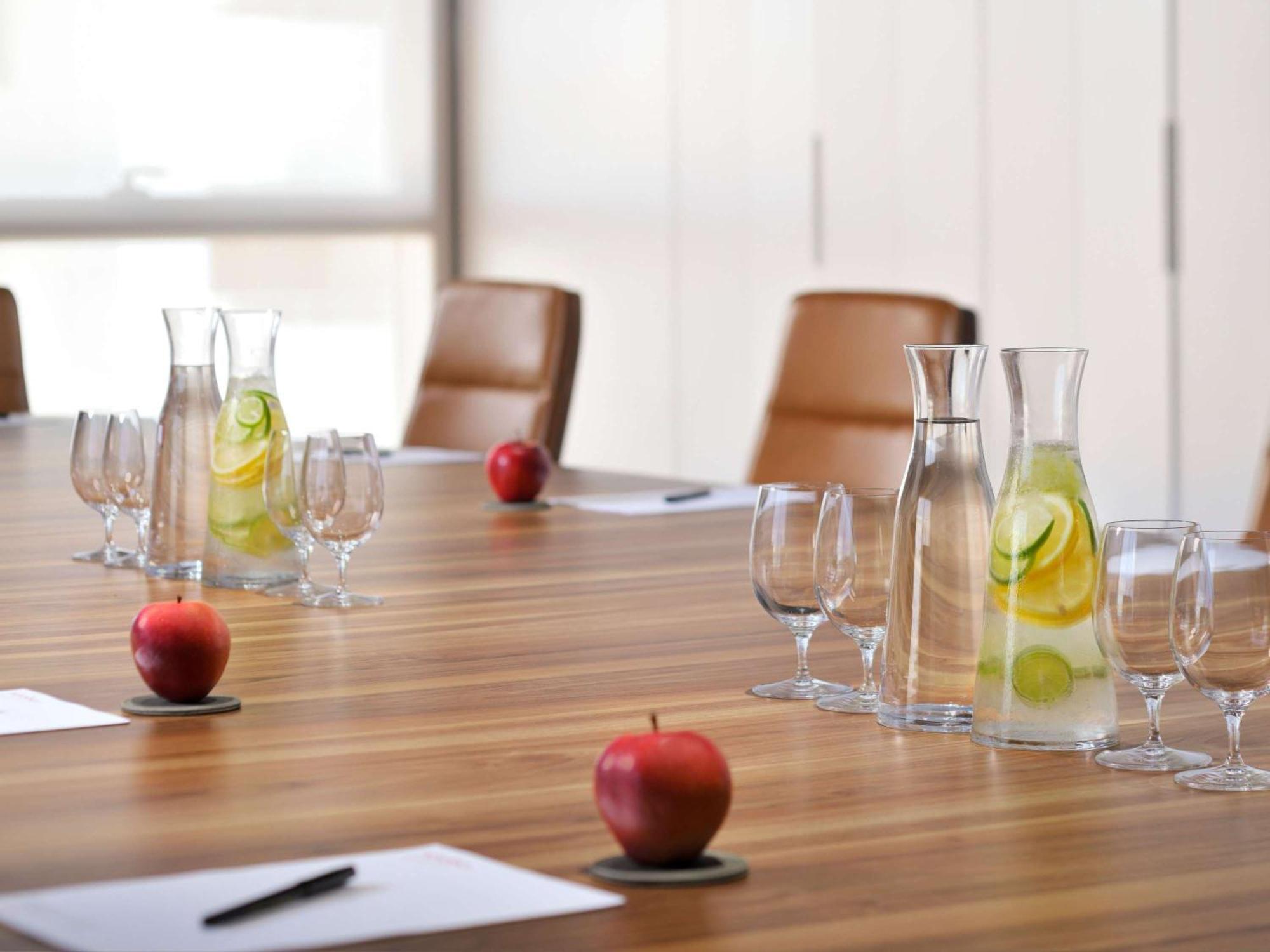 Moevenpick Hotel & Apartments Ghala Maskat Zewnętrze zdjęcie Meeting room