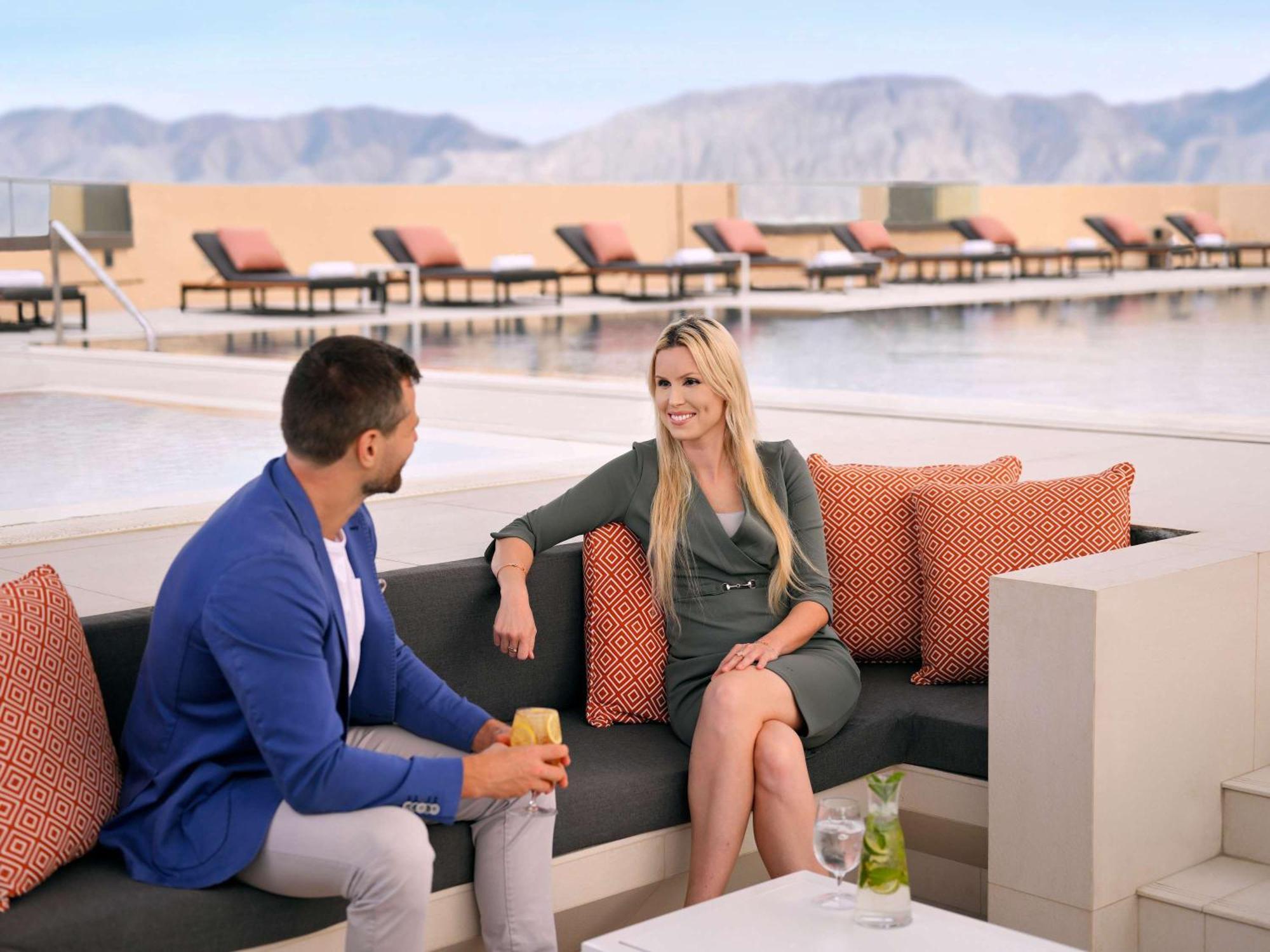 Moevenpick Hotel & Apartments Ghala Maskat Zewnętrze zdjęcie The Sky Lounge