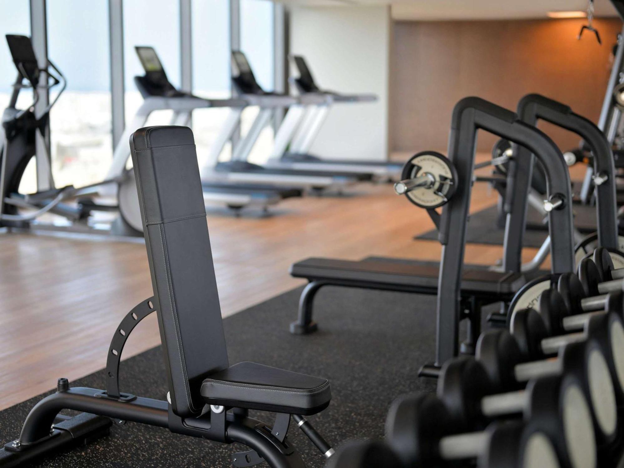Moevenpick Hotel & Apartments Ghala Maskat Zewnętrze zdjęcie Parallel bars