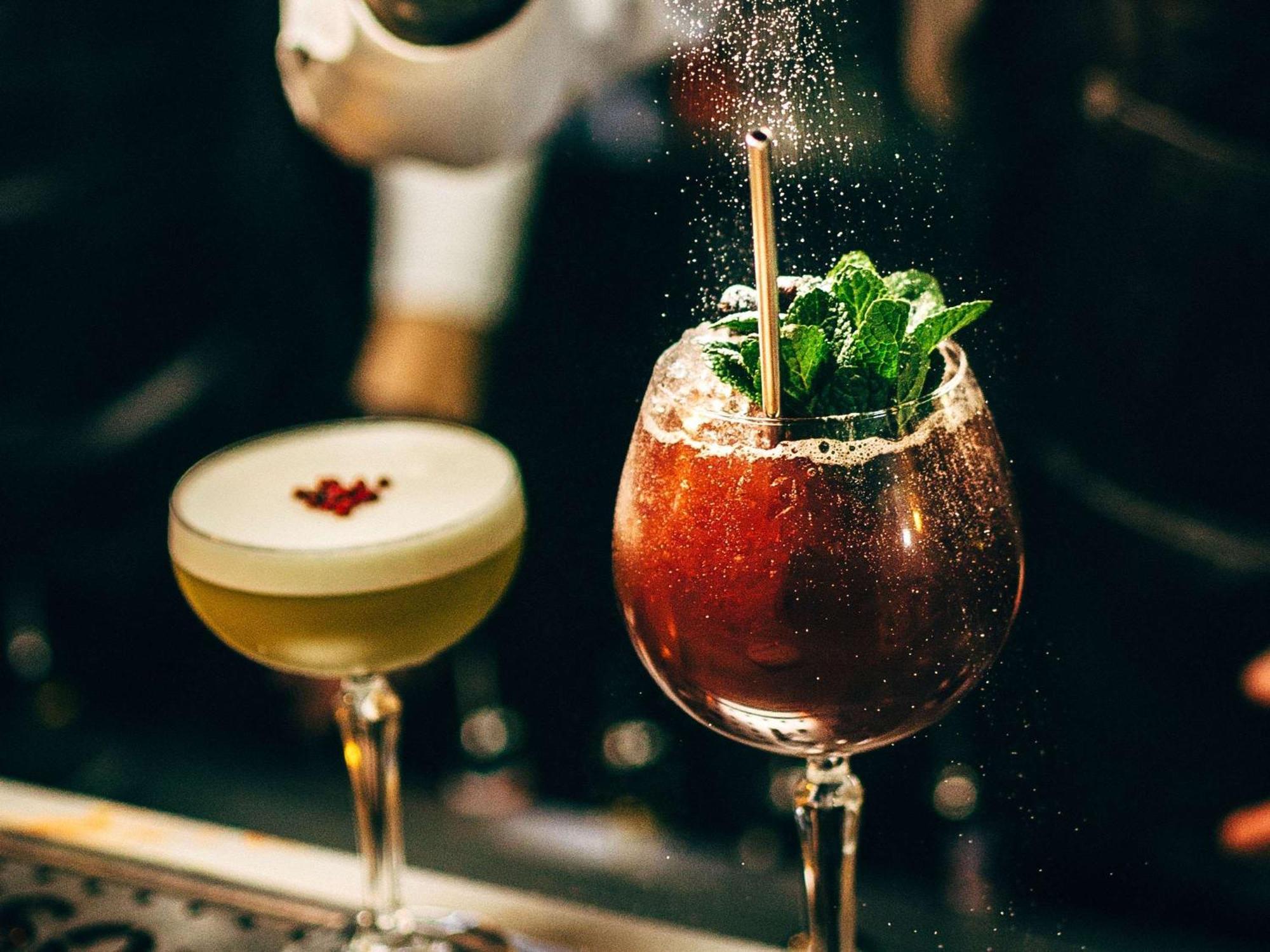 Moevenpick Hotel & Apartments Ghala Maskat Zewnętrze zdjęcie A Clover Club cocktail