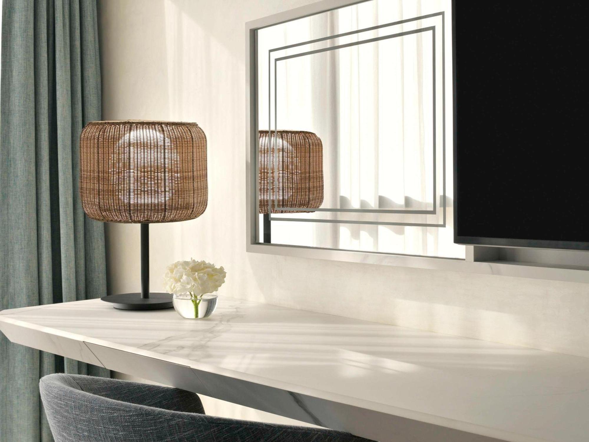Moevenpick Hotel & Apartments Ghala Maskat Zewnętrze zdjęcie A table lamp